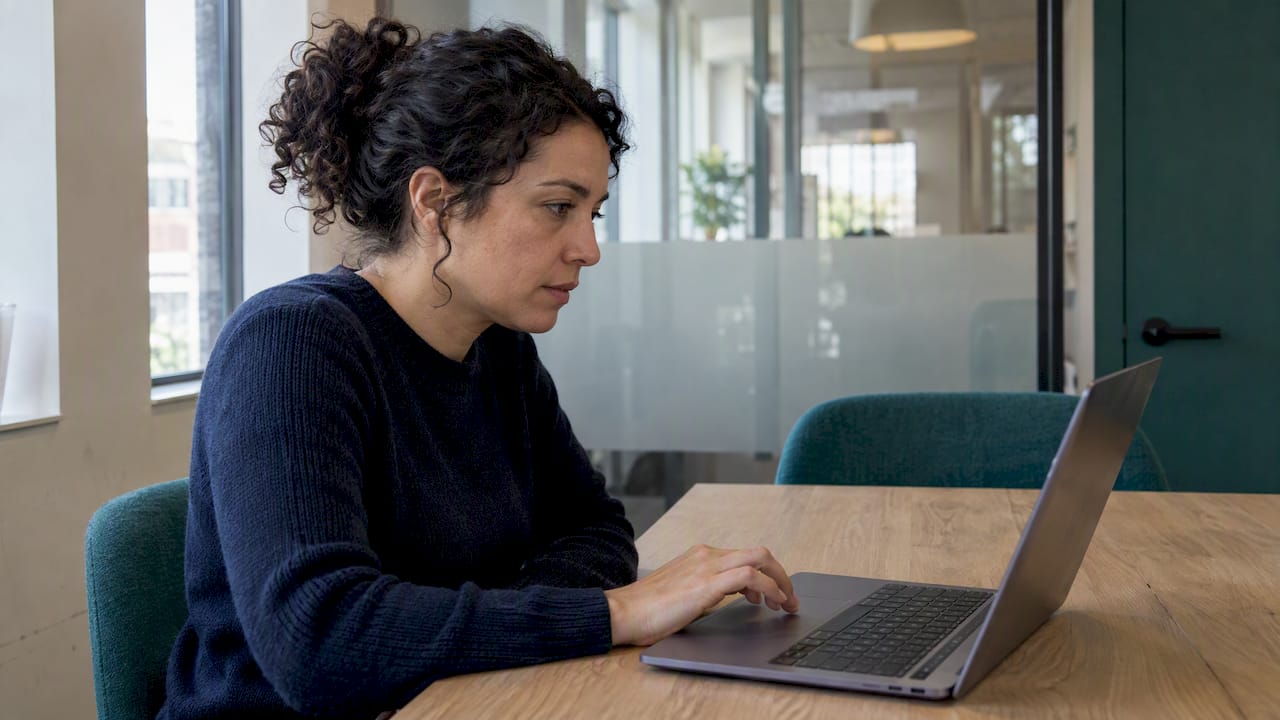 How to Choose an Online Notary: 8 Checks Before You Book